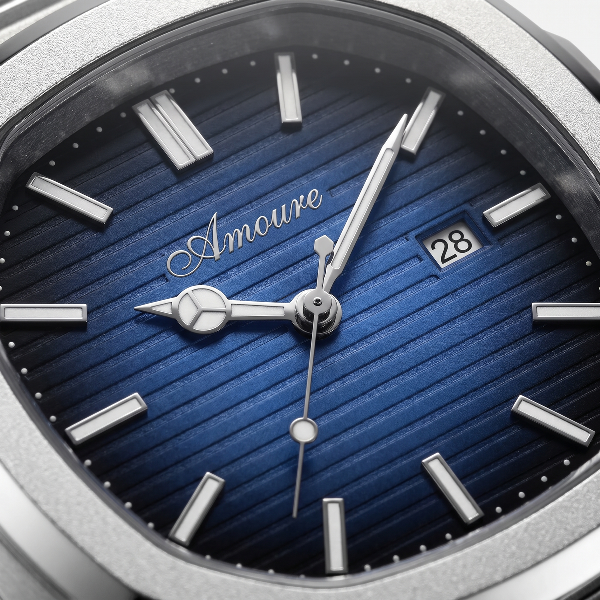 Amoure Valmont – Silver Ocean (detail)
