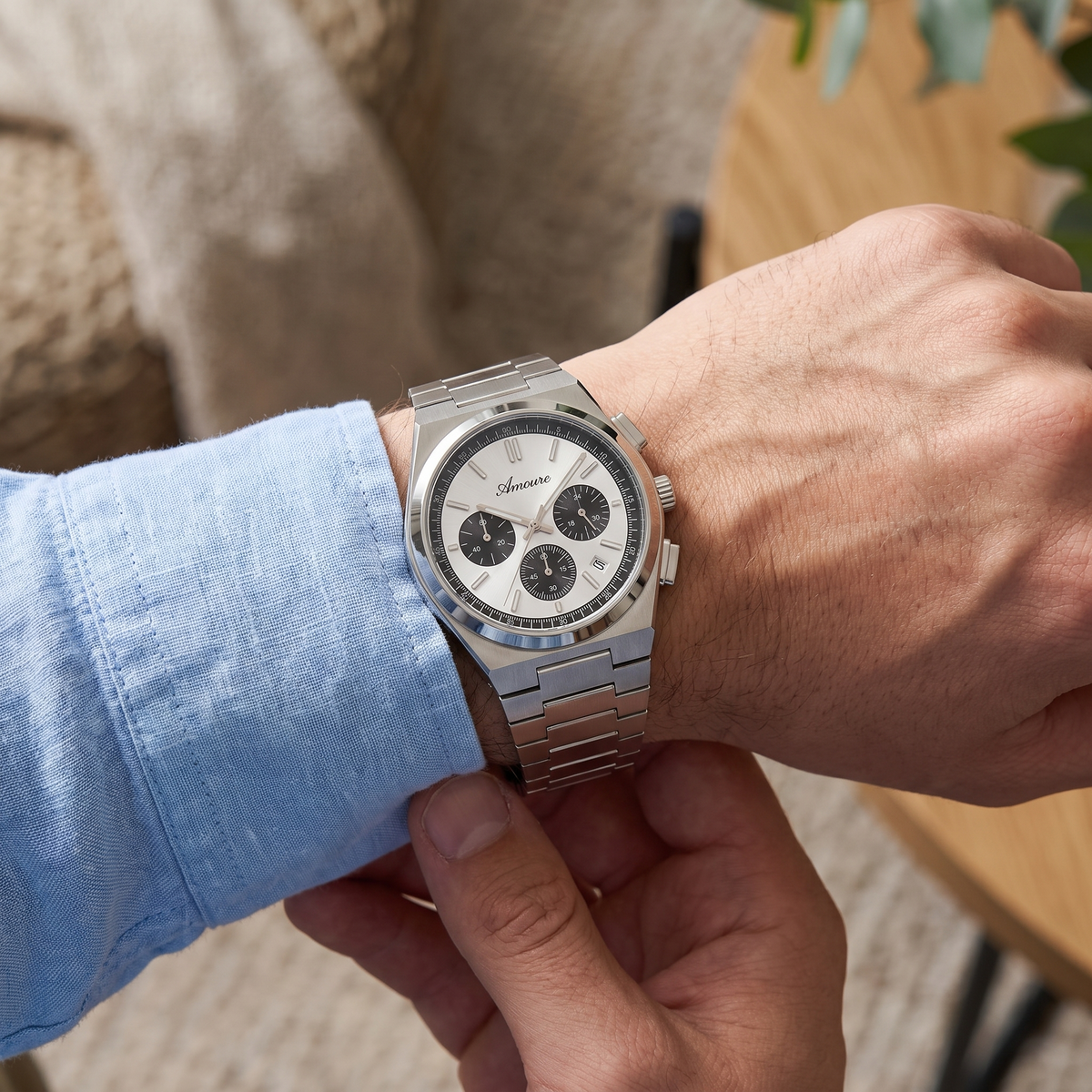 Amoure Belvantis – Silver Obsidian Steel