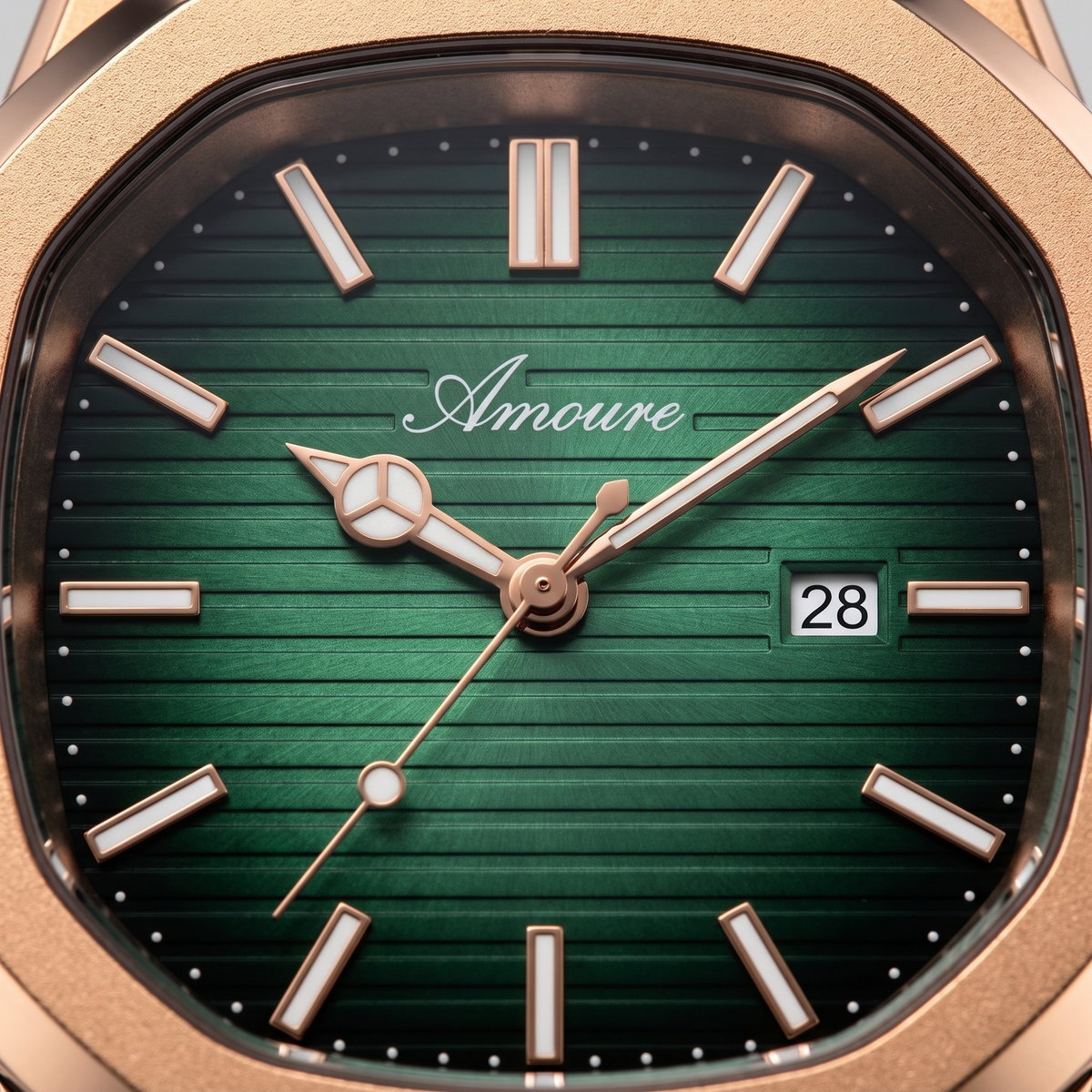 Amoure Solmere – Emerald (detail)